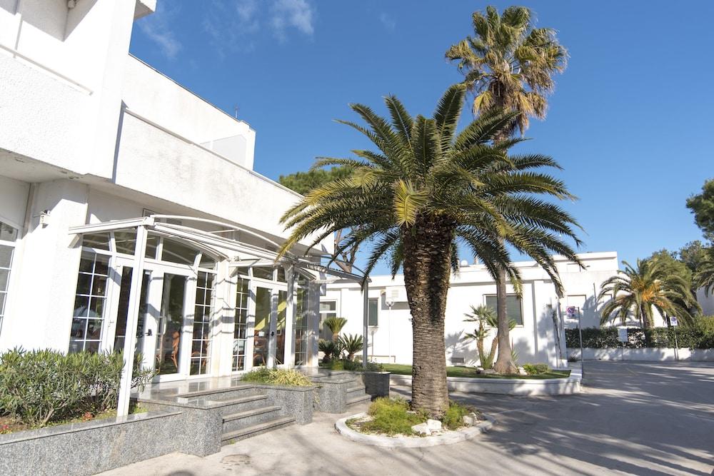 Hotel Riva Del Sole Giovinazzo Exterior foto